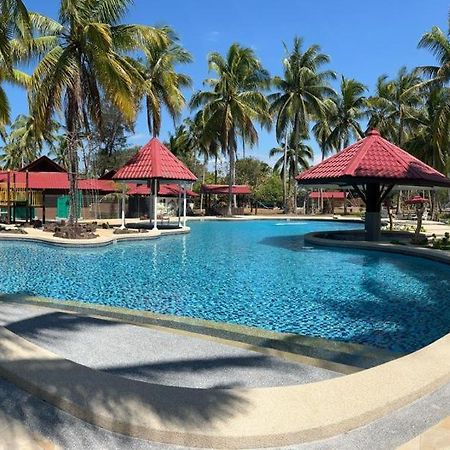 Borneo Beach & Mangrove Resort Tuaran Exteriör bild